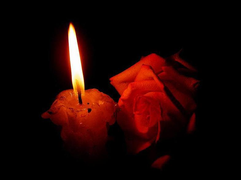 Траурная картинка - Горящая свеча и роза.jpg